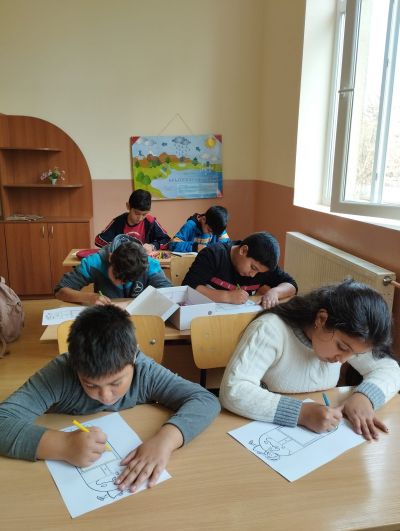 Бъди толерантен! Ученици от клуб " Сръчни ръце" и клуб " Играем, пеем и танцуваме" отбелязаха МЕЖДУНАРОДНИЯ  ДЕН НА ТОЛЕРАНТНОСТТА. - ОУ Васил Левски - Долни Луковит