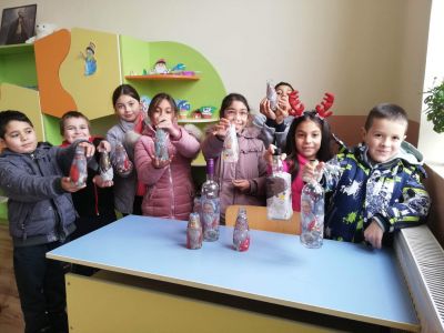 В клуб "Аз и светът около мен" се забавляваме, учим  и рециклираме докато творим. - ОУ Васил Левски - Долни Луковит