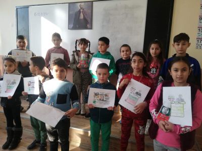 Учениците  от 2 клас се запознаха с делото на Апостола чрез литературни разкази, стихотворения, песни и творчество. В час по Технологии и предприемачесто учениците от 4 клас изработиха лапбук, в който подредиха  интересни мисли и факти от живота на  Апост - ОУ Васил Левски - Долни Луковит