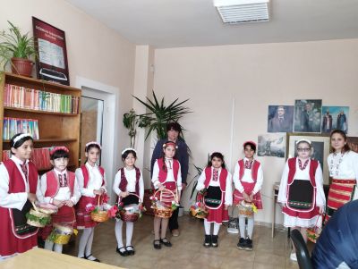 Ой, Лазаре, Лазаре! Здраве, благоденствие, берекет на добрите стопани от с. Долни Луковит.  Гиздавите лазарки пяха и  наричаха, и върбови клонки свиваха. - ОУ Васил Левски - Долни Луковит