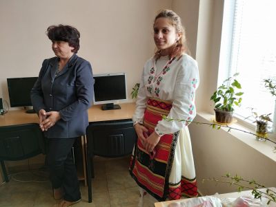 Ой, Лазаре, Лазаре! Здраве, благоденствие, берекет на добрите стопани от с. Долни Луковит.  Гиздавите лазарки пяха и  наричаха, и върбови клонки свиваха. - ОУ Васил Левски - Долни Луковит