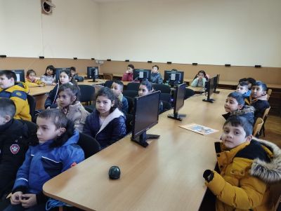 Учениците от 1 и 2 клас участваха в дискусия на тема: "Помага ли агресията за решаване на проблем". Г- жа Цвета Йончева ( психолог) им представи презентация по темата. - ОУ Васил Левски - Долни Луковит