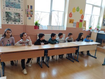 " Какво знаем за билките" - съвместно занимание проведоха учениците от Клуб  " Приказен свят" и Клуб " Сръчни ръце" - ОУ Васил Левски - Долни Луковит