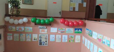По случай патронния празник на училището, получихме фигури в реален размер с образите на Левски и Райна Княгиня от общинския съветник Йордан Йорданов . Изказваме искрени благодарности за дарението. - ОУ Васил Левски - Долни Луковит