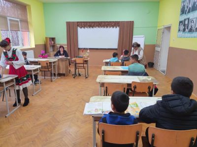 Празнично настроение - 1 март - ОУ Васил Левски - Долни Луковит