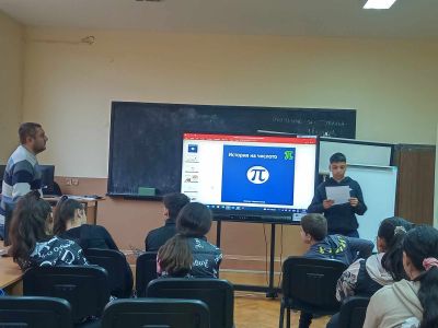 По случай празника учениците от 5 клас оцветиха свое „пи“ и създадоха „пи“ пано, а шестокласниците изработиха макет на числото „пи“ и представиха интересна и любопитна информация за специалното число в математиката.  - ОУ Васил Левски - Долни Луковит