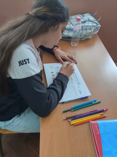По случай празника учениците от 5 клас оцветиха свое „пи“ и създадоха „пи“ пано, а шестокласниците изработиха макет на числото „пи“ и представиха интересна и любопитна информация за специалното число в математиката.  - ОУ Васил Левски - Долни Луковит