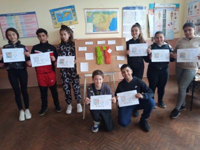 По случай празника учениците от 5 клас оцветиха свое „пи“ и създадоха „пи“ пано, а шестокласниците изработиха макет на числото „пи“ и представиха интересна и любопитна информация за специалното число в математиката.  - ОУ Васил Левски - Долни Луковит