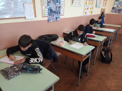 По случай празника учениците от 5 клас оцветиха свое „пи“ и създадоха „пи“ пано, а шестокласниците изработиха макет на числото „пи“ и представиха интересна и любопитна информация за специалното число в математиката.  - ОУ Васил Левски - Долни Луковит
