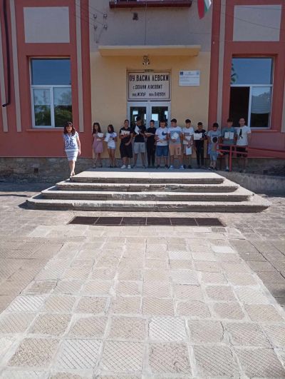 На 05.07.2024г  бе организирано тържество по случай завършването на VII клас. 11 ученици от випуск 2024г. получиха своите свидетелства за завършено основно образование. Директорът на ОУ " Васил Левски"  Искра Цветанова поздрави децата и им пожела  - ОУ Васил Левски - Долни Луковит