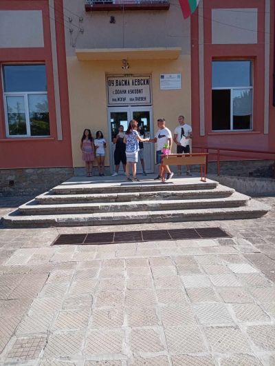 На 05.07.2024г  бе организирано тържество по случай завършването на VII клас. 11 ученици от випуск 2024г. получиха своите свидетелства за завършено основно образование. Директорът на ОУ " Васил Левски"  Искра Цветанова поздрави децата и им пожела  - ОУ Васил Левски - Долни Луковит