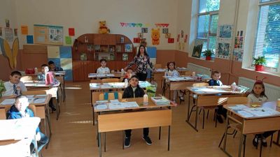 Моменти от днешния празничен ден  - ОУ Васил Левски - Долни Луковит