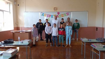 Моменти от днешния празничен ден  - ОУ Васил Левски - Долни Луковит