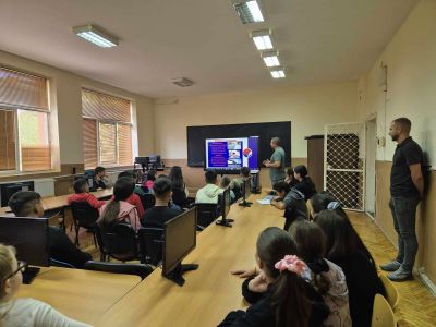 На учениците от V-Vll беше представена презентация, посветена на информационната кампания за опазване живота и здравето на децата на пътя в седмицата на мобилността. - ОУ Васил Левски - Долни Луковит