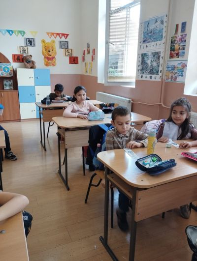 ОУ " Васил Левски" проведе редица дейности по организирането на занимания по интереси с учениците, съгласно Наредбата за приобщаващото образование.Клуб " Приказен свят"   с ръководител Ана Димитрова. Клуб  " Сръчни ръце" с ръководи - ОУ Васил Левски - Долни Луковит