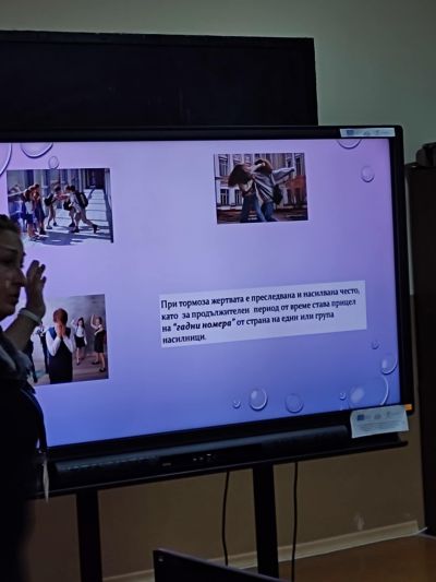 Учениците от 1 до 7 клас на ОУ " Васил Левски" с. Долни Луковит участваха в практически тренинг на тема: " Класна стая без тормоз - справяне с агресията и тормоза в училище" под ръководството на госпожа Любомира Любенова - психолог от ЦСОП - ОУ Васил Левски - Долни Луковит