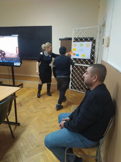 Учениците от 1 до 7 клас на ОУ " Васил Левски" с. Долни Луковит участваха в практически тренинг на тема: " Класна стая без тормоз - справяне с агресията и тормоза в училище" под ръководството на госпожа Любомира Любенова - психолог от ЦСОП - ОУ Васил Левски - Долни Луковит