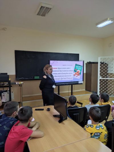 Учениците от 1 до 7 клас на ОУ " Васил Левски" с. Долни Луковит участваха в практически тренинг на тема: " Класна стая без тормоз - справяне с агресията и тормоза в училище" под ръководството на госпожа Любомира Любенова - психолог от ЦСОП - ОУ Васил Левски - Долни Луковит