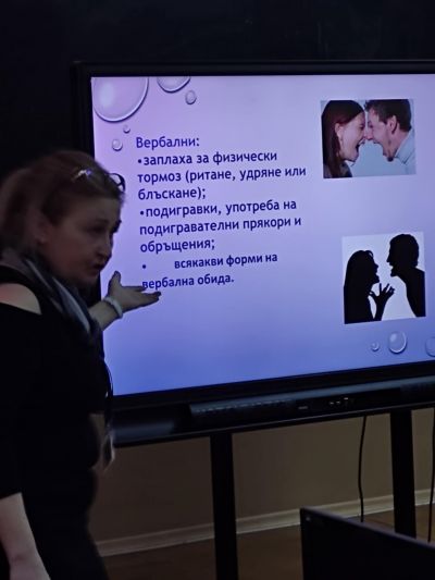Учениците от 1 до 7 клас на ОУ " Васил Левски" с. Долни Луковит участваха в практически тренинг на тема: " Класна стая без тормоз - справяне с агресията и тормоза в училище" под ръководството на госпожа Любомира Любенова - психолог от ЦСОП - ОУ Васил Левски - Долни Луковит