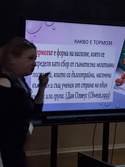 Учениците от 1 до 7 клас на ОУ " Васил Левски" с. Долни Луковит участваха в практически тренинг на тема: " Класна стая без тормоз - справяне с агресията и тормоза в училище" под ръководството на госпожа Любомира Любенова - психолог от ЦСОП - ОУ Васил Левски - Долни Луковит