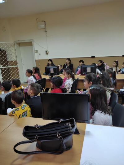 Учениците от 1 до 7 клас на ОУ " Васил Левски" с. Долни Луковит участваха в практически тренинг на тема: " Класна стая без тормоз - справяне с агресията и тормоза в училище" под ръководството на госпожа Любомира Любенова - психолог от ЦСОП - ОУ Васил Левски - Долни Луковит