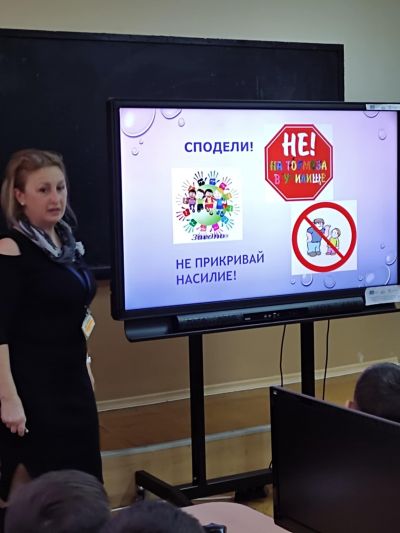 Учениците от 1 до 7 клас на ОУ " Васил Левски" с. Долни Луковит участваха в практически тренинг на тема: " Класна стая без тормоз - справяне с агресията и тормоза в училище" под ръководството на госпожа Любомира Любенова - психолог от ЦСОП - ОУ Васил Левски - Долни Луковит