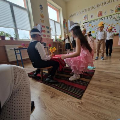 Неусетно мина времето в изучаване на буквите и настъпи моментът в който с гордост първокласниците заявиха "Ние вече сме грамотни". - ОУ Васил Левски - Долни Луковит