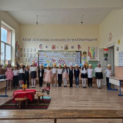 Неусетно мина времето в изучаване на буквите и настъпи моментът в който с гордост първокласниците заявиха "Ние вече сме грамотни". - ОУ Васил Левски - Долни Луковит
