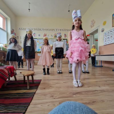 Неусетно мина времето в изучаване на буквите и настъпи моментът в който с гордост първокласниците заявиха "Ние вече сме грамотни". - ОУ Васил Левски - Долни Луковит