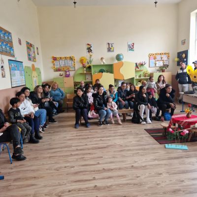 Неусетно мина времето в изучаване на буквите и настъпи моментът в който с гордост първокласниците заявиха "Ние вече сме грамотни". - ОУ Васил Левски - Долни Луковит