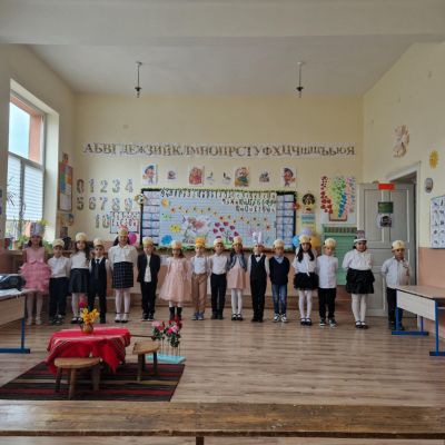 Неусетно мина времето в изучаване на буквите и настъпи моментът в който с гордост първокласниците заявиха "Ние вече сме грамотни". - ОУ Васил Левски - Долни Луковит