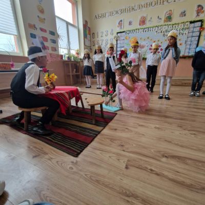 Неусетно мина времето в изучаване на буквите и настъпи моментът в който с гордост първокласниците заявиха "Ние вече сме грамотни". - ОУ Васил Левски - Долни Луковит