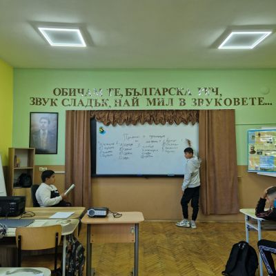 По идея на Ученическия Училищен съвет в ОУ ,,В. Левски" се проведе ученическо самоуправление. Основната идея е да се даде възможност на учениците сами да организират живота си в училище и да бъдат част от неговото управление. - ОУ Васил Левски - Долни Луковит