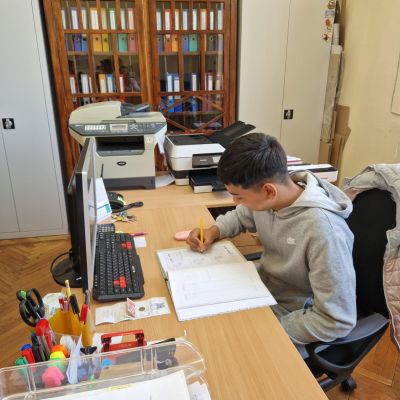 По идея на Ученическия Училищен съвет в ОУ ,,В. Левски" се проведе ученическо самоуправление. Основната идея е да се даде възможност на учениците сами да организират живота си в училище и да бъдат част от неговото управление. - ОУ Васил Левски - Долни Луковит