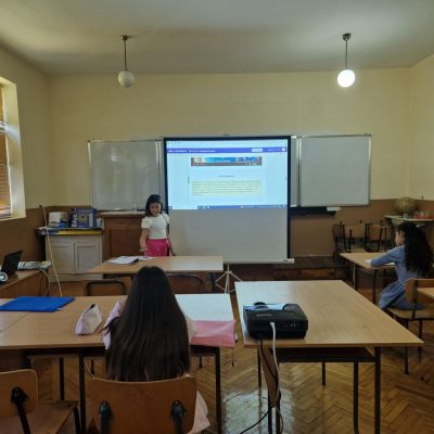 По идея на Ученическия Училищен съвет в ОУ ,,В. Левски" се проведе ученическо самоуправление. Основната идея е да се даде възможност на учениците сами да организират живота си в училище и да бъдат част от неговото управление. - ОУ Васил Левски - Долни Луковит