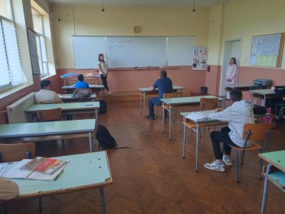По идея на Ученическия Училищен съвет в ОУ ,,В. Левски" се проведе ученическо самоуправление. Основната идея е да се даде възможност на учениците сами да организират живота си в училище и да бъдат част от неговото управление. - ОУ Васил Левски - Долни Луковит
