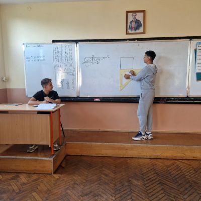 По идея на Ученическия Училищен съвет в ОУ ,,В. Левски" се проведе ученическо самоуправление. Основната идея е да се даде възможност на учениците сами да организират живота си в училище и да бъдат част от неговото управление. - ОУ Васил Левски - Долни Луковит
