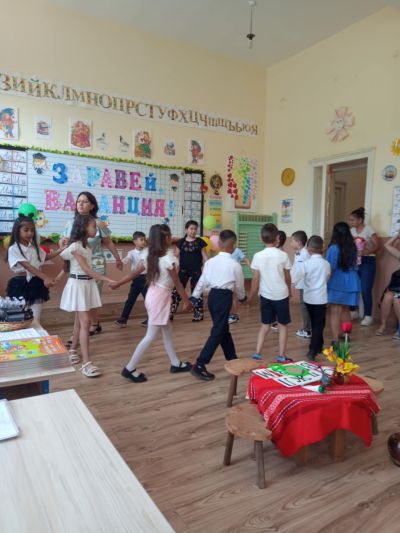 1, 2 и 3 клас получиха своите удостоверения за завършен клас - ОУ Васил Левски - Долни Луковит