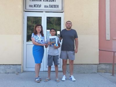 Учениците от 4 клас получиха удостоверенията си за завършено начално образование. С много усмивки, вълнение и заслужена гордост, те направиха първата важна крачка в своето образователно пътешествие. - ОУ Васил Левски - Долни Луковит