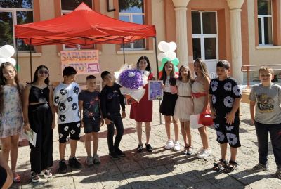 Учениците от 4 клас получиха удостоверенията си за завършено начално образование. С много усмивки, вълнение и заслужена гордост, те направиха първата важна крачка в своето образователно пътешествие. - ОУ Васил Левски - Долни Луковит