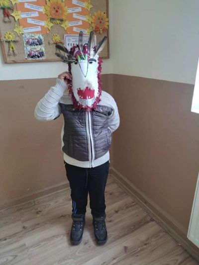 В края на зимата и с настъпването на пролетта по стар български обичай се организират кукерски танци, за да прогонят злото, студа, лошото време. Кукерите обхождат домовете за здраве и благополучие, като раздрънкват силно своите чанове и със страховитите с - ОУ Васил Левски - Долни Луковит