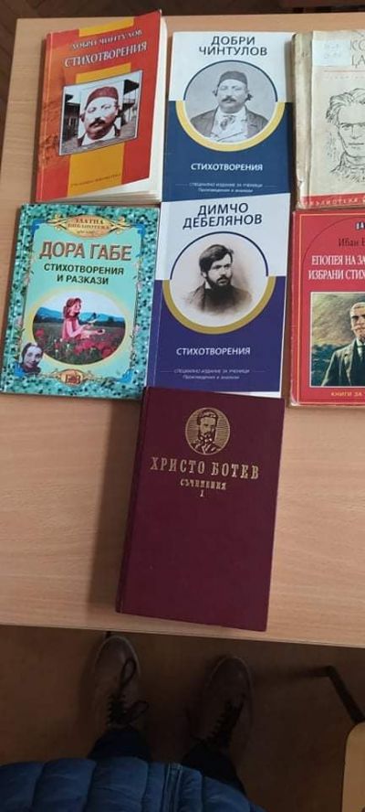 Във връзка с кампанията " Походът на книгите" учениците от 7 клас четоха забавни приказки и басни на третокласниците.???????????? - ОУ Васил Левски - Долни Луковит