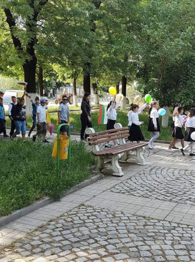 С празнично шествие, пъстра програма и ведро  настроение отбелязахме Деня на българската писменост, просвета и  култура. - ОУ Васил Левски - Долни Луковит