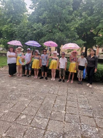 С празнично шествие, пъстра програма и ведро  настроение отбелязахме Деня на българската писменост, просвета и  култура. - ОУ Васил Левски - Долни Луковит